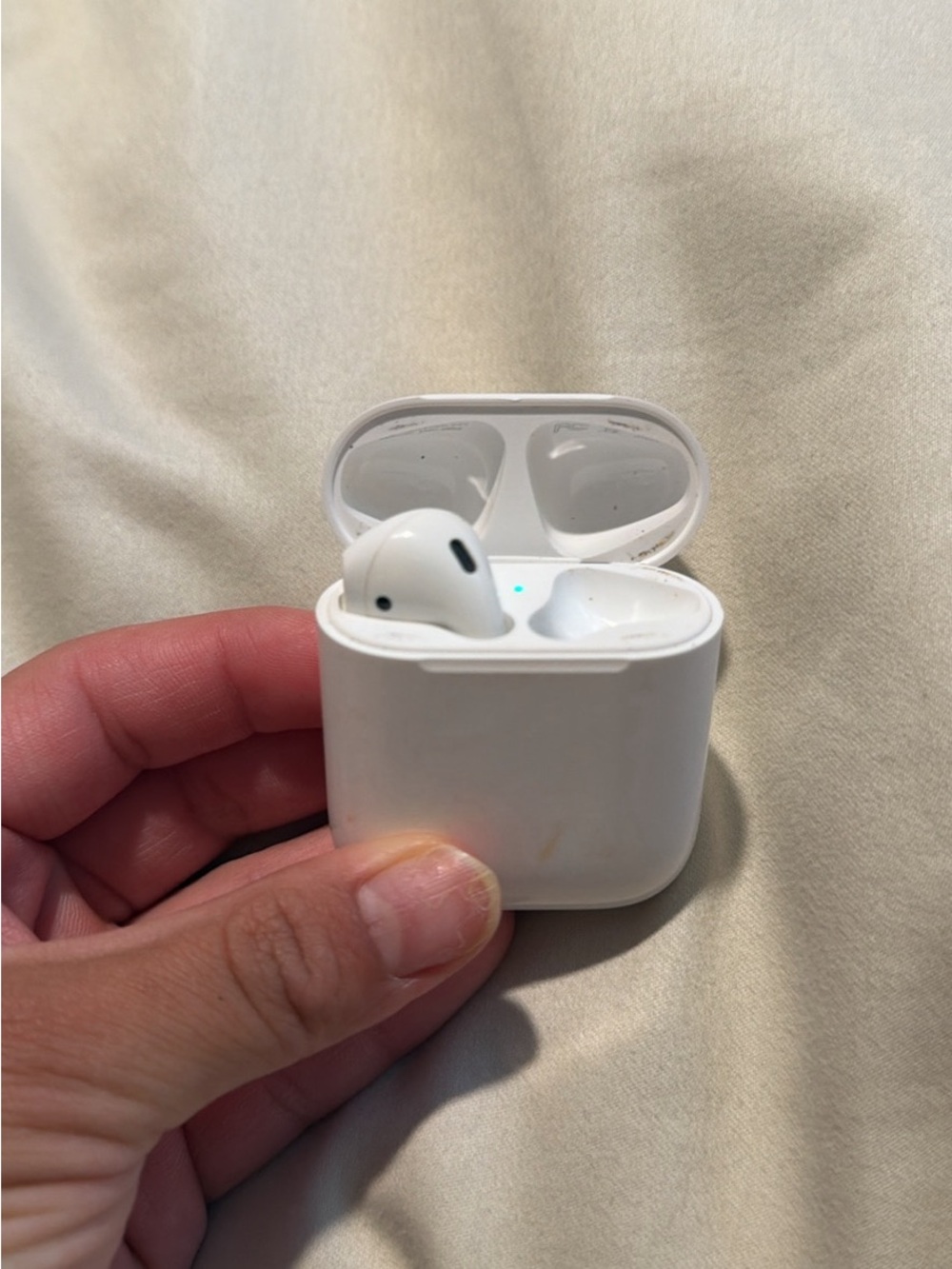 Apple AirPods 2nd Gen Left AirPod + Charging Case